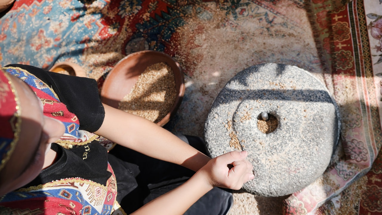 Դավիթ Երեմյանը շրջայց է կատարել նաև «Բերքի տոն-2025»-ի տաղավարներով, որոնք համախմբել էին Լոռու մարզի համայնքներին, բնակիչներին, ֆերմերներին, արտադրողներին ու հյուրերին՝ ներկայացնելու տարվա բերքն ու բարիքը։